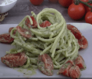 Pasta con pesto de rúcula