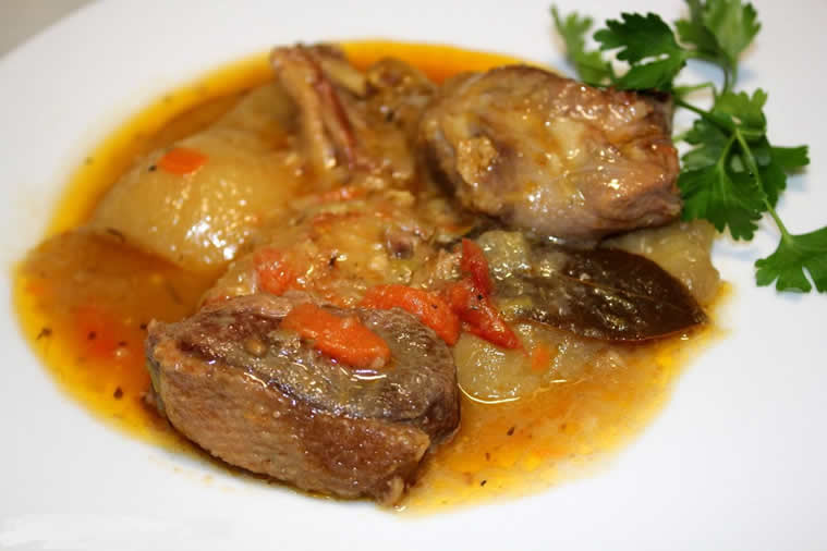 Pato asado con peras