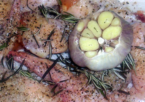 Alas de pollo al ajillo con panaderas