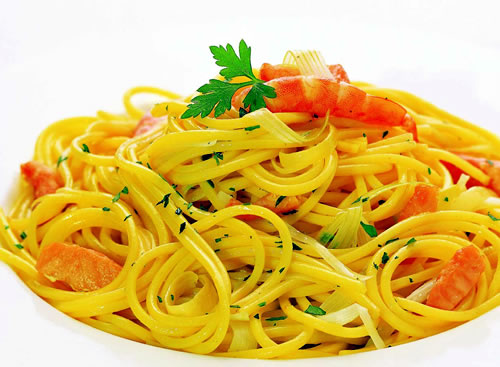 Pasta con gambas y salmón